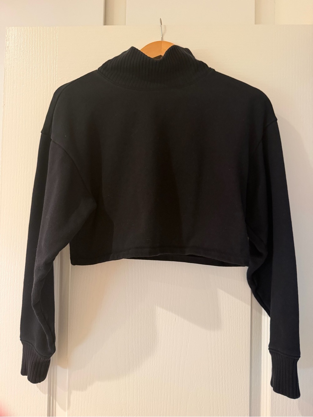 Alo Yoga Cropped Serenity Coverup Black Mock Neck Sweatshirt